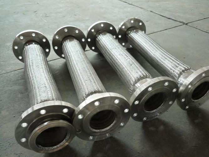 金属软管生产厂家  2,不锈钢金属软管管体为薄壁不锈钢管体液压成形